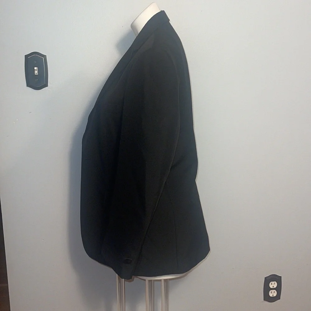 Formal Fashions men’s black tuxedo jacket and pants. Jacket 38S, Pants 34x34